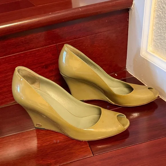 Gucci Mustard Peep-Toe Heels - Picture 2 of 3